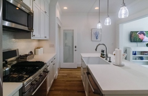 Greater Heights Apartment | Walkable Historic Heights New Garage Apartment