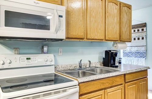 Puyallup Apartment | Walkable Paradise: Downtown Puyallup Studio!