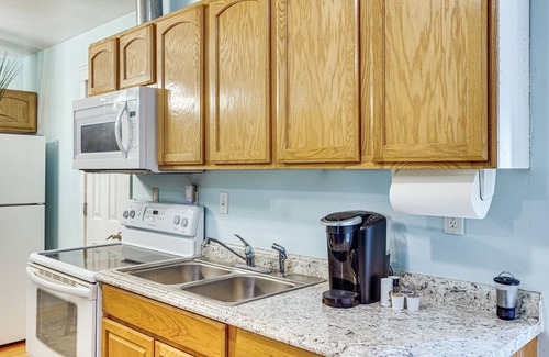 Puyallup Apartment | Walkable Paradise: Downtown Puyallup Studio!