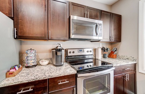 Oakley Apartment | Walkable to Oakley Square-Newly Renovated-King Bed