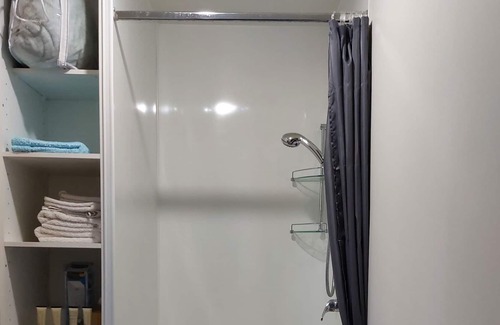 Bellerive Apartment | Walking Distance Blundstone Arena, Public Transport and Shopping