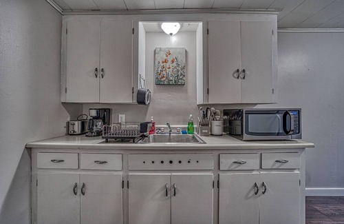 Hamburg Apartment | Walking Distance + Free Parking Village of Hamburg