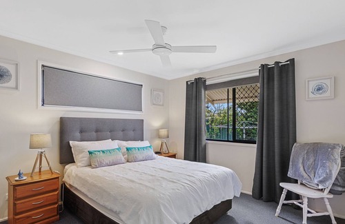 Tin Can Bay House | Walking distance to water and Pet Freindly!