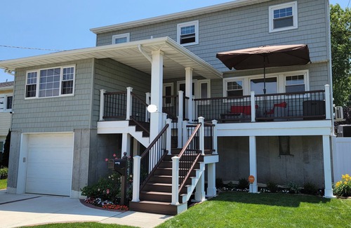 Freeport's Nautical Mile House | Walking Distance to Nautical Mile