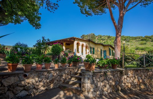 Monte Argentario Villa | Walking distance from the sea, family countryside villa in Argentario