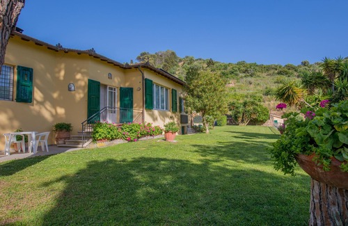 Monte Argentario Villa | Walking distance from the sea, family countryside villa in Argentario