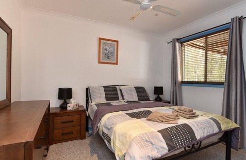 Ellalong Cottage | Wallaby Cottage - cute Accom in bushland setting