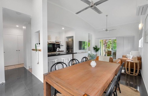 Trinity Beach Apartment | Wallaby Outlook- Tranquil Trinity Beach Retreat | Pool, Balcony & Nature Views