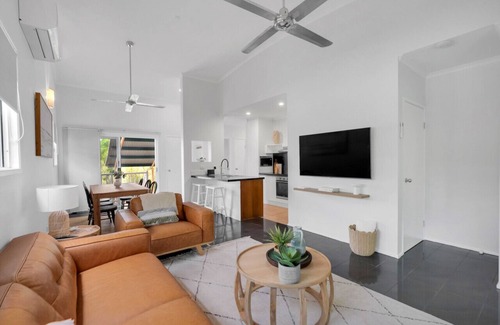 Trinity Beach Apartment | Wallaby Outlook- Tranquil Trinity Beach Retreat | Pool, Balcony & Nature Views