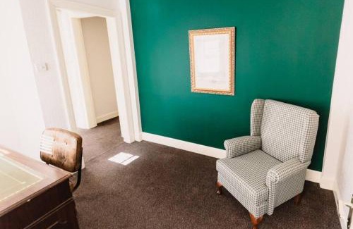 Birnam Apartment | Wallace Apartment - A unique apartment in countryside park with WIFI and access to bar and pool