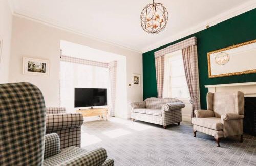 Birnam Apartment | Wallace Apartment - A unique apartment in countryside park with WIFI and access to bar and pool