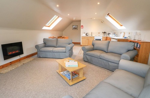 Loch Tay Cottage | WALLACE, pet friendly in Kinloch Rannoch