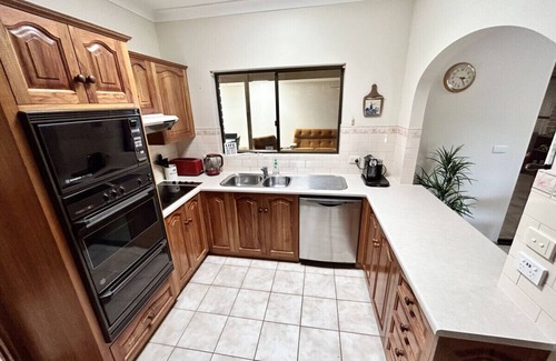 North Beach Apartment | Wallaroo Getaway - Walking Distance to Beach - Entire Home