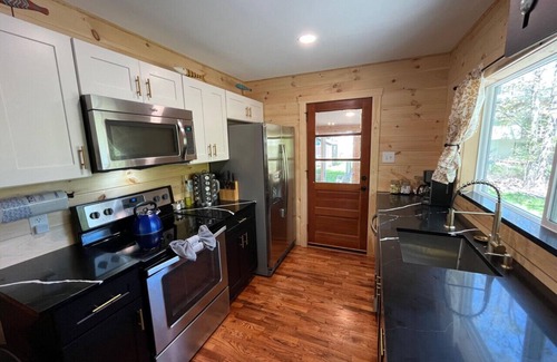 Hawley Cabin | Wally's Cabin |New|Hot Tub|Kayaks|Firepit|Central