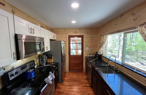 Hawley Cabin | Wally's Cabin |New|Hot Tub|Kayaks|Firepit|Central