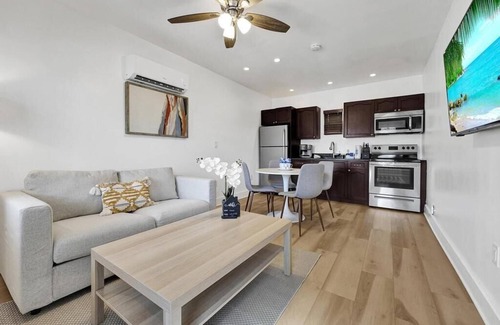 North Beach Apartment | WALNUT # 2 · Waves On Walnut -Beach access