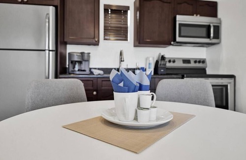North Beach Apartment | WALNUT # 2 · Waves On Walnut -Beach access
