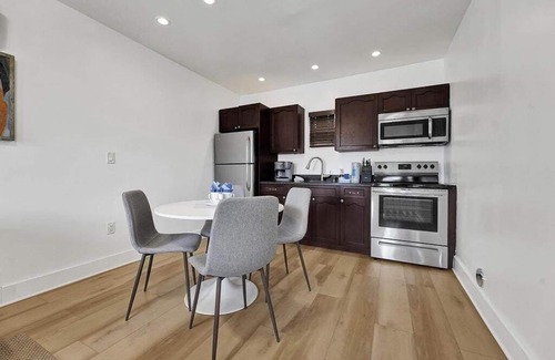 North Beach Apartment | WALNUT # 2 · Waves On Walnut -Beach access