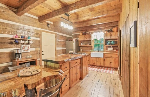 Glenford Cabin | Walnut Lodge Cabin-Private Oasis
