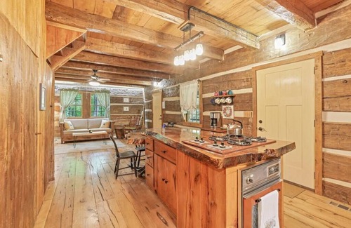 Glenford Cabin | Walnut Lodge Cabin-Private Oasis