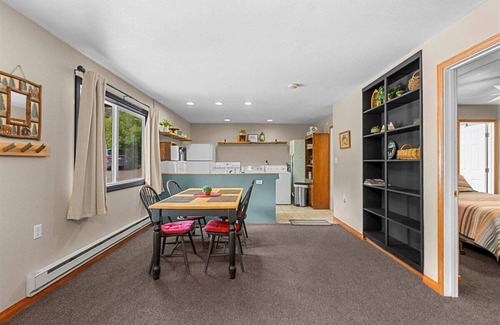 Manitou Springs Cottage | Waltons Mountain Cottage - HOT TUB