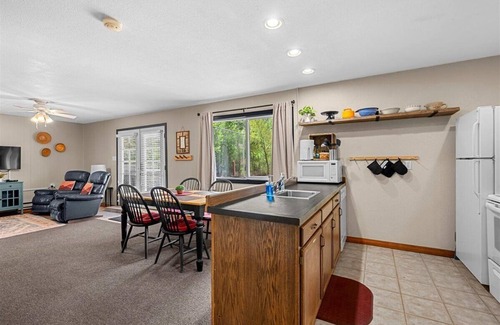 Manitou Springs Cottage | Waltons Mountain Cottage - HOT TUB