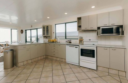 Bell Block House | Wanaka Beachouse - stay next to the sand