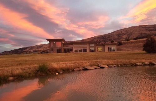 Queensberry House | Wanaka Warbirds deluxe. Watch the action from your living room or the spa!