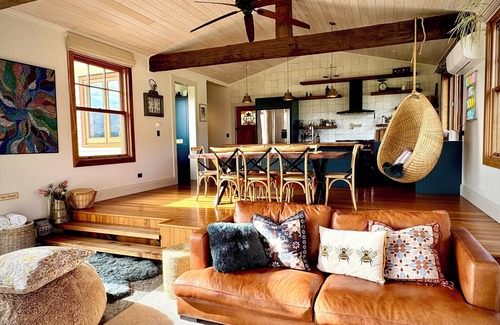 Luggate House | Wanaka winter luxury, hot tub & mountain views