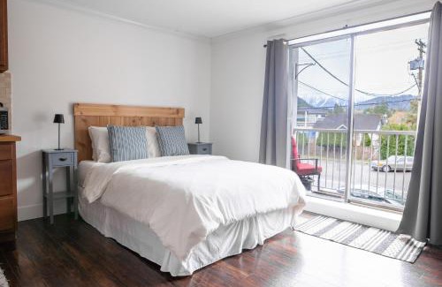 Harrison Hot Springs Apartment | Wanderlust Studio Suite with Private Patio