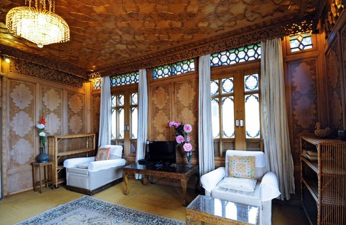 Nagin Bagh Boat Rental | Wangnoo Houseboats
