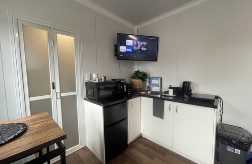 Wannanup Cabin | Wannanup Retreat Short Stay Accommodation. Pet-Friendly!
