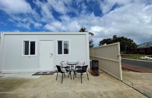 Wannanup Cabin | Wannanup Retreat Short Stay Accommodation. Pet-Friendly!