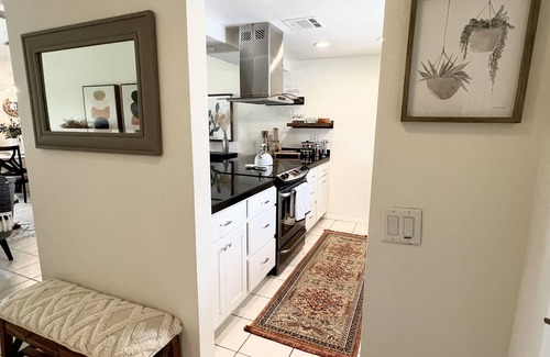 Palm Desert Condo | Want an amazing view on the 18th green next to the clubhouse? Look no further!
