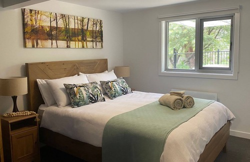 Jamieson House | Wanyiora, located just metres from the shoreline of stunning Lake Eildon.