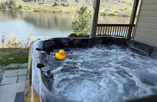 Manson House | Wapato Lake Waterfront Retreat