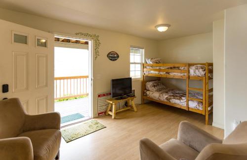 Manson House | Wapato Lake Waterfront Retreat