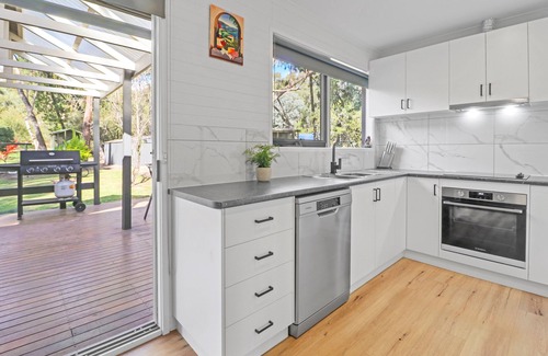 Jamieson House | Wararipa - located just a stone's throw away from the breathtaking Lake Eildon.