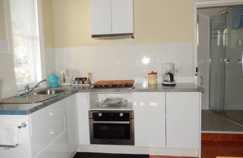 Goulburn Cottage | Waratah Cottage - close to Goulburn CBD in a quiet location