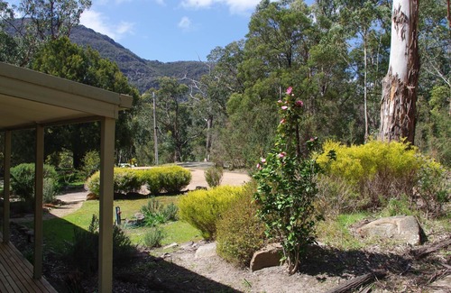 Halls Gap House | Waratah Cottage - Halls Gap