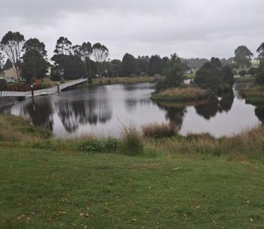 Waratah Apartment | Waratah Waterfall Retreat Unit1 Free WiFi & Free Pay TV