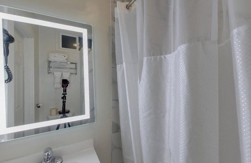 Tenderloin Hotel | Warfield Hotel