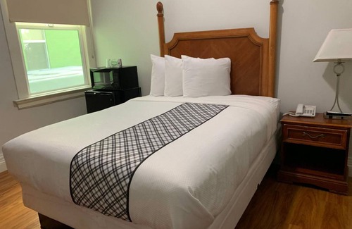 Tenderloin Hotel | Warfield Hotel