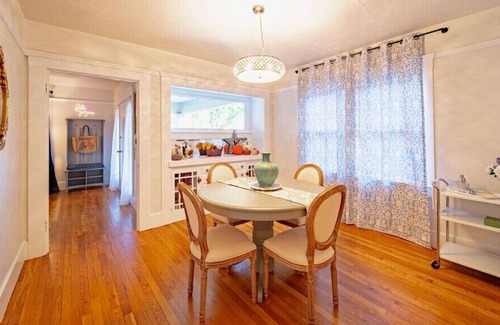 Fresno House | Warm 3-Bedroom Bungalow in Historic Tower District