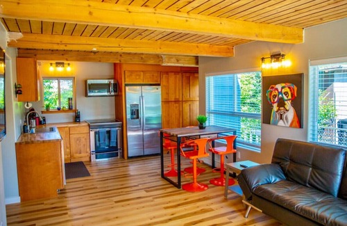 Government Hill House | Warm 3B w/Yard | 2 min to Downtown