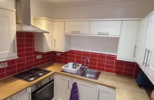 Greenwich House | Warm 4 Bedroom Family Home Near Elizabeth Line Station