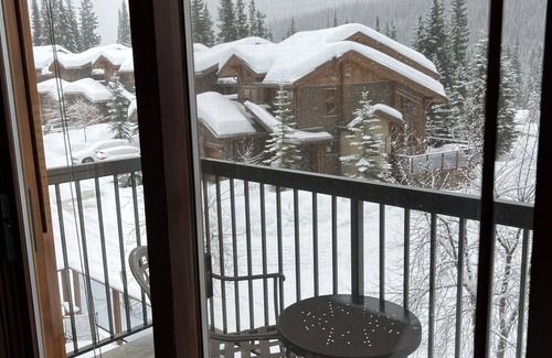 Sun Peaks House | Warm and Beautiful Woodhaven Townhome at Sun Peaks