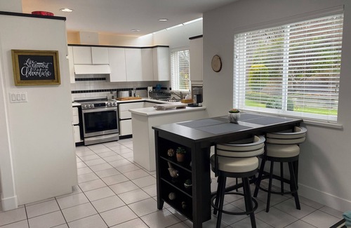 Surrey House | Warm and charming pet friendly home in Crescent Village and steps to the Beach.