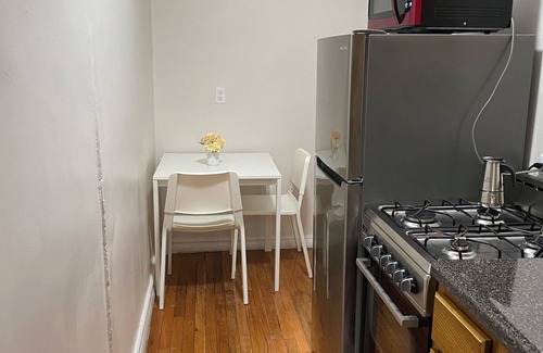 Fort George Apartment | Warm and cozy room near the train station that will take you to explore the city