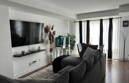 Markham House | Warm Comfort Home, away from Home!n.only minutes away from the downtown